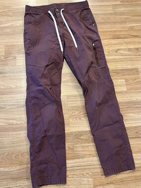 Vuori Ripstop Hiking Climbing Pants in Burgundy Size Medium